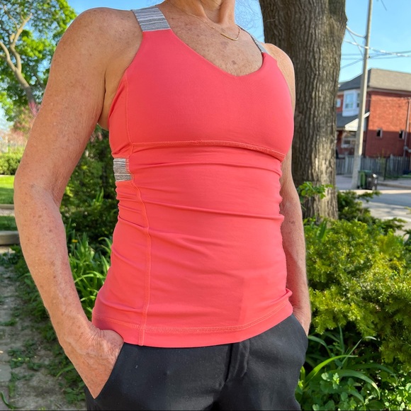Lululemon Push Your Limit Tank top, size 04. - Picture 3 of 8